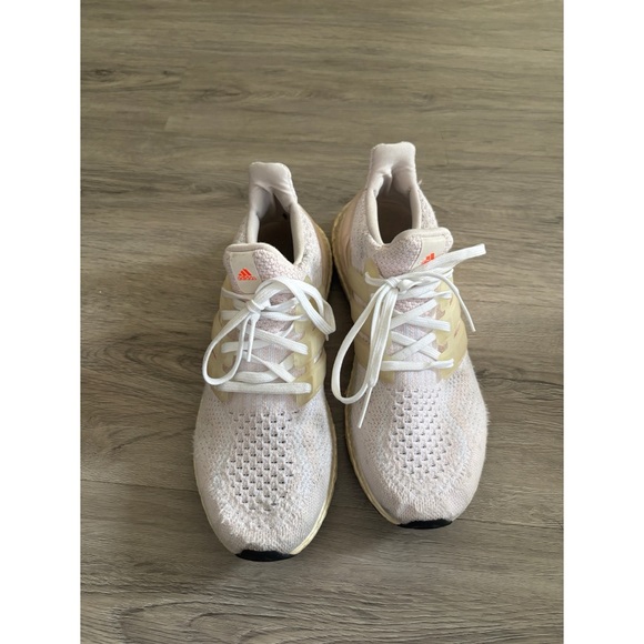 Womens Adidas Ultraboost
Size 8.5 - Picture 1 of 3